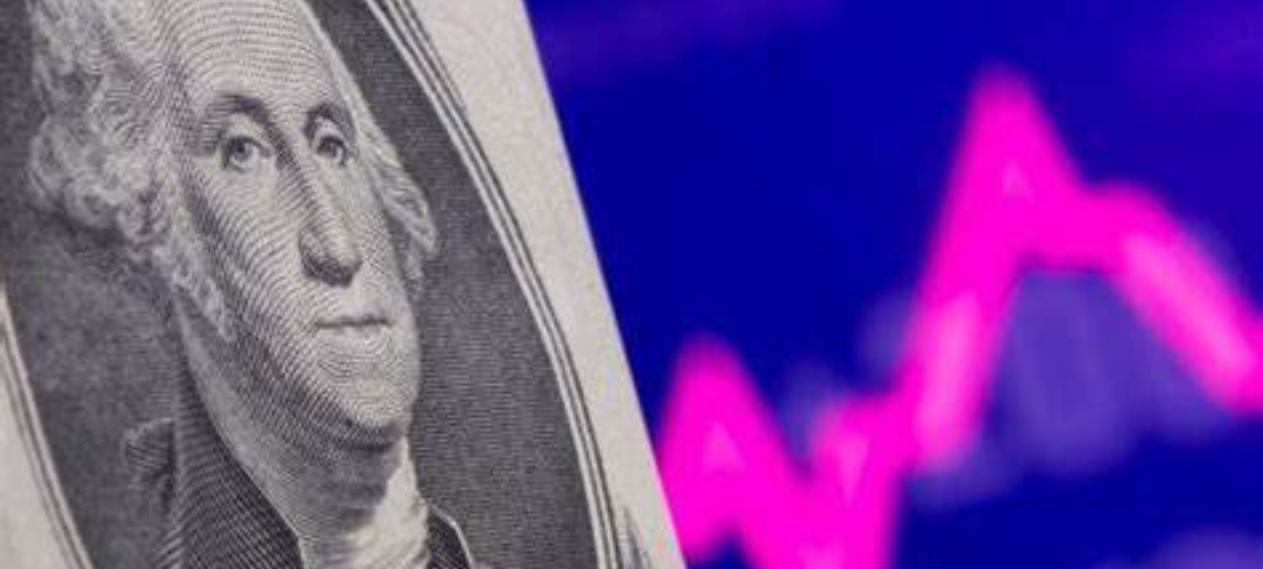 US Dollar Falters as Markets Anticipate Crucial Inflation Figures