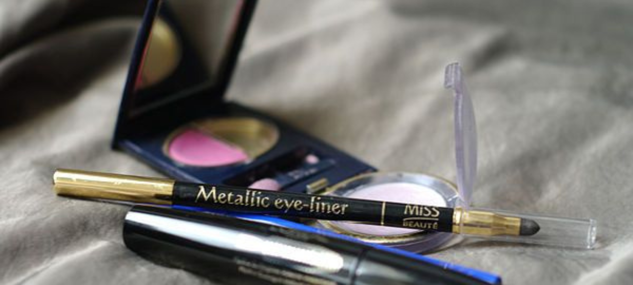Makeup Expiration Alert: When to Replace Your Cosmetics
